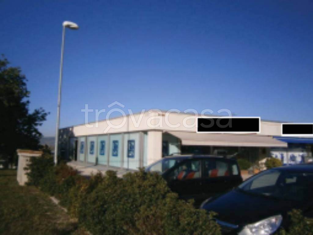 ufficio in vendita a Trevi