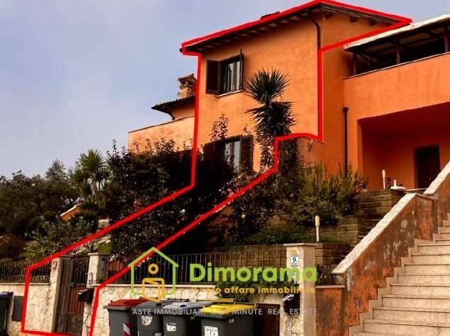 casa indipendente in vendita a Trevi