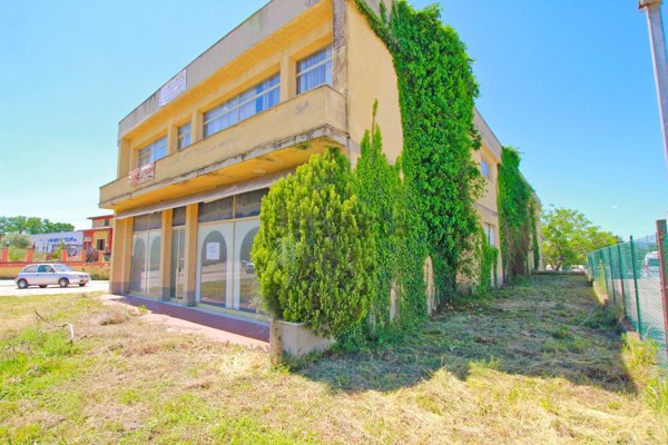 locale di sgombero in vendita a Trevi