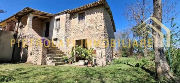 casa indipendente in vendita a Trevi