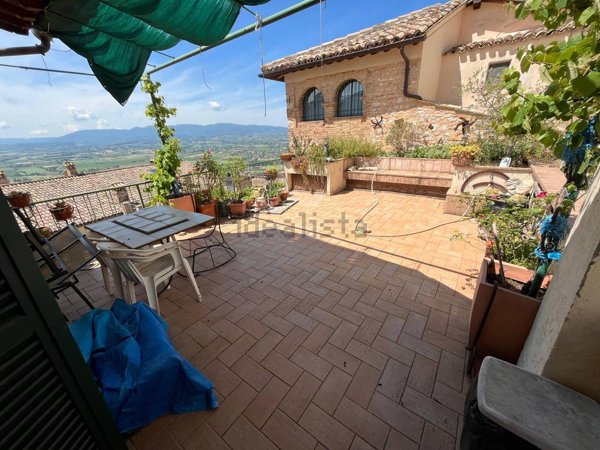 appartamento in vendita a Trevi