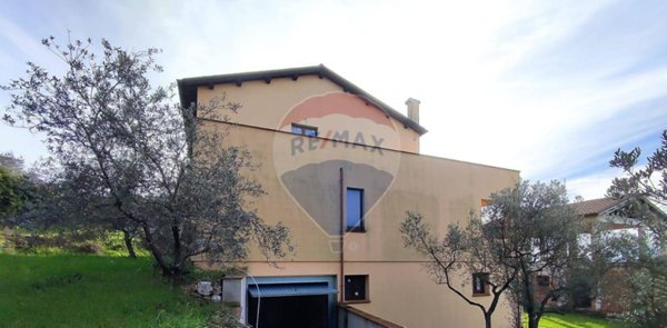 casa indipendente in vendita a Trevi