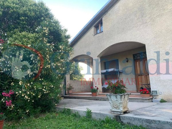 casa indipendente in vendita a Trevi in zona Parrano