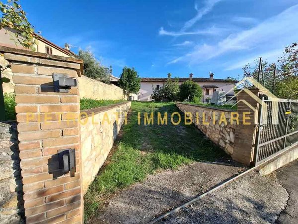 appartamento in vendita a Trevi