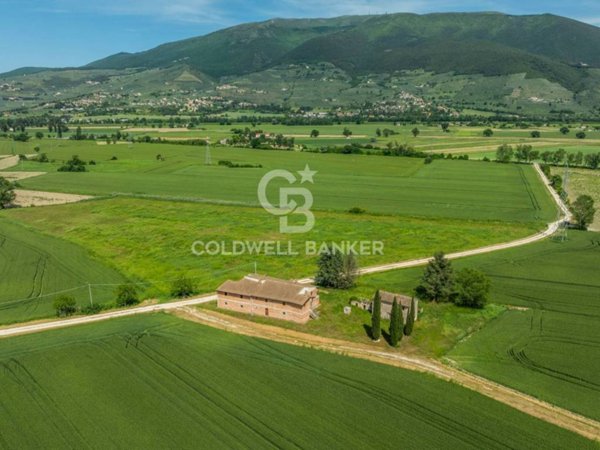 casa indipendente in vendita a Trevi in zona San Lorenzo