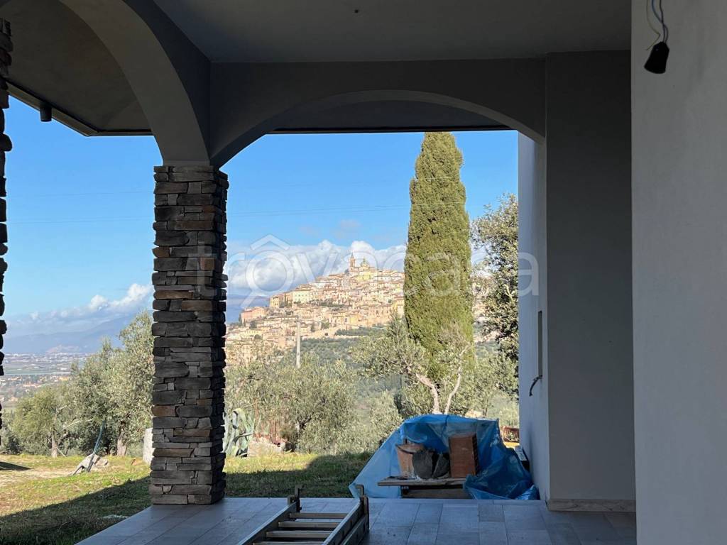 casa indipendente in vendita a Trevi in zona Bovara