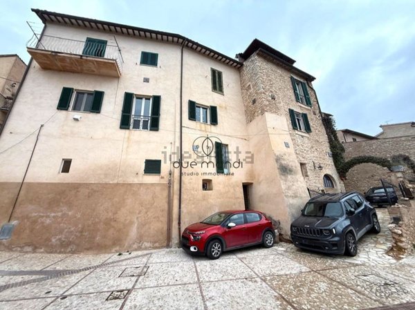 quadrivano in vendita a Trevi