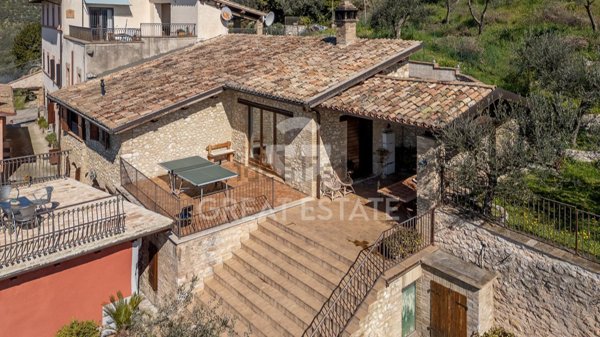 casale in vendita a Trevi