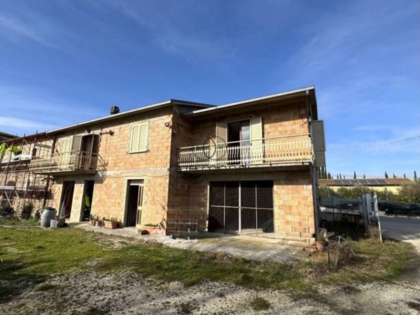 casa indipendente in vendita a Trevi in zona San Lorenzo