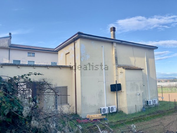 casa indipendente in vendita a Trevi