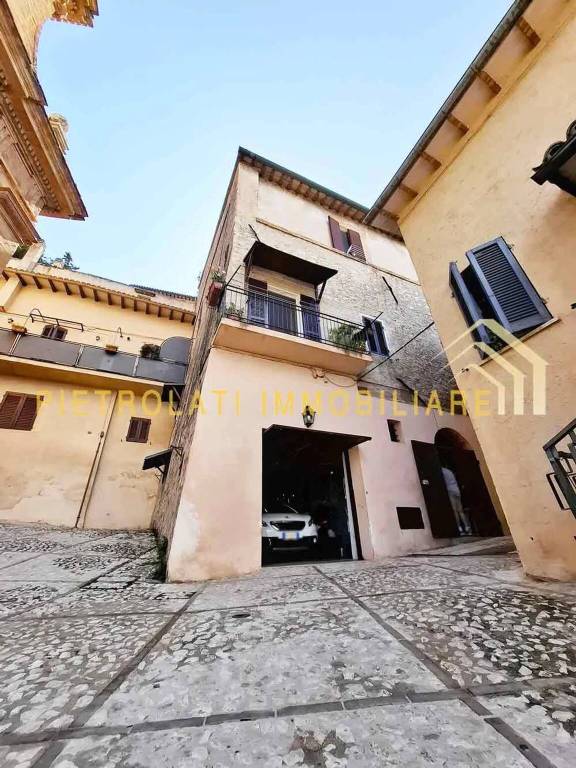 appartamento in vendita a Trevi