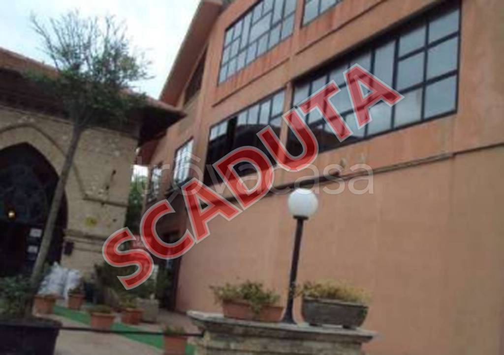 locale commerciale in vendita a Trevi in zona Cannaiola