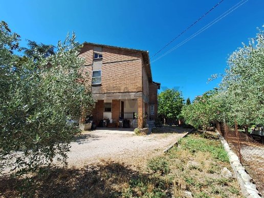 casa indipendente in vendita a Trevi in zona Bovara