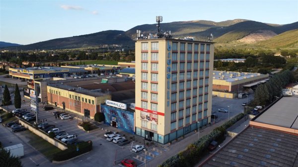 negozio in vendita a Trevi