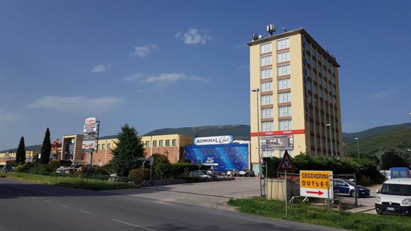 negozio in vendita a Trevi