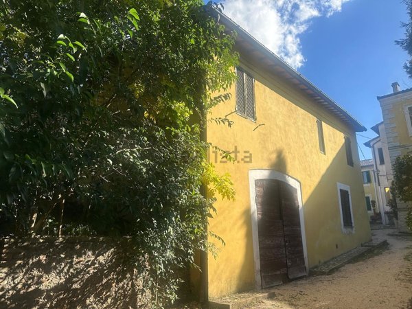 casa indipendente in vendita a Trevi