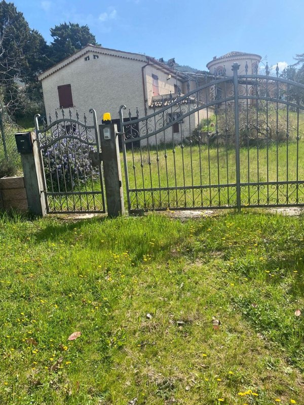 pentavano in vendita a Trevi