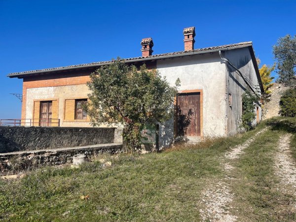 casa indipendente in vendita a Trevi in zona Santa Maria in Valle