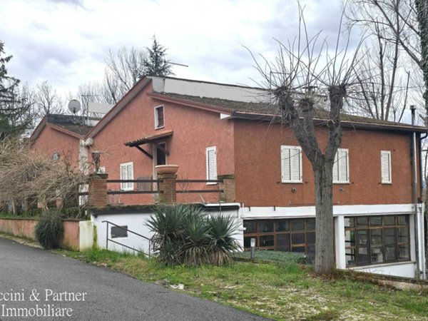 negozio in vendita a Trevi