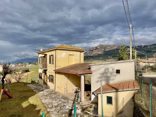 casa indipendente in vendita a Trevi