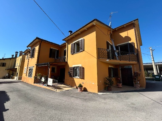 casa indipendente in vendita a Trevi in zona Picciche