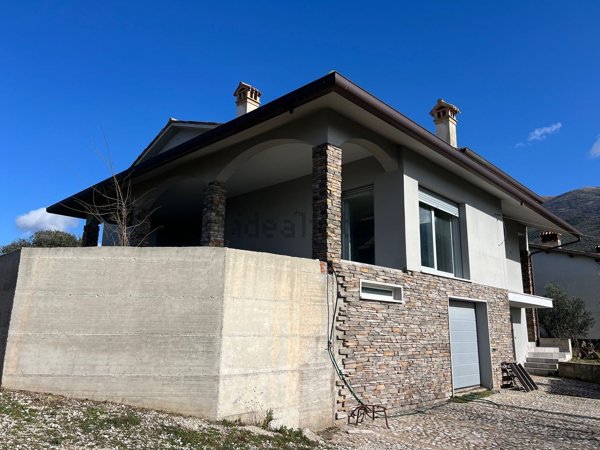 casa indipendente in vendita a Trevi