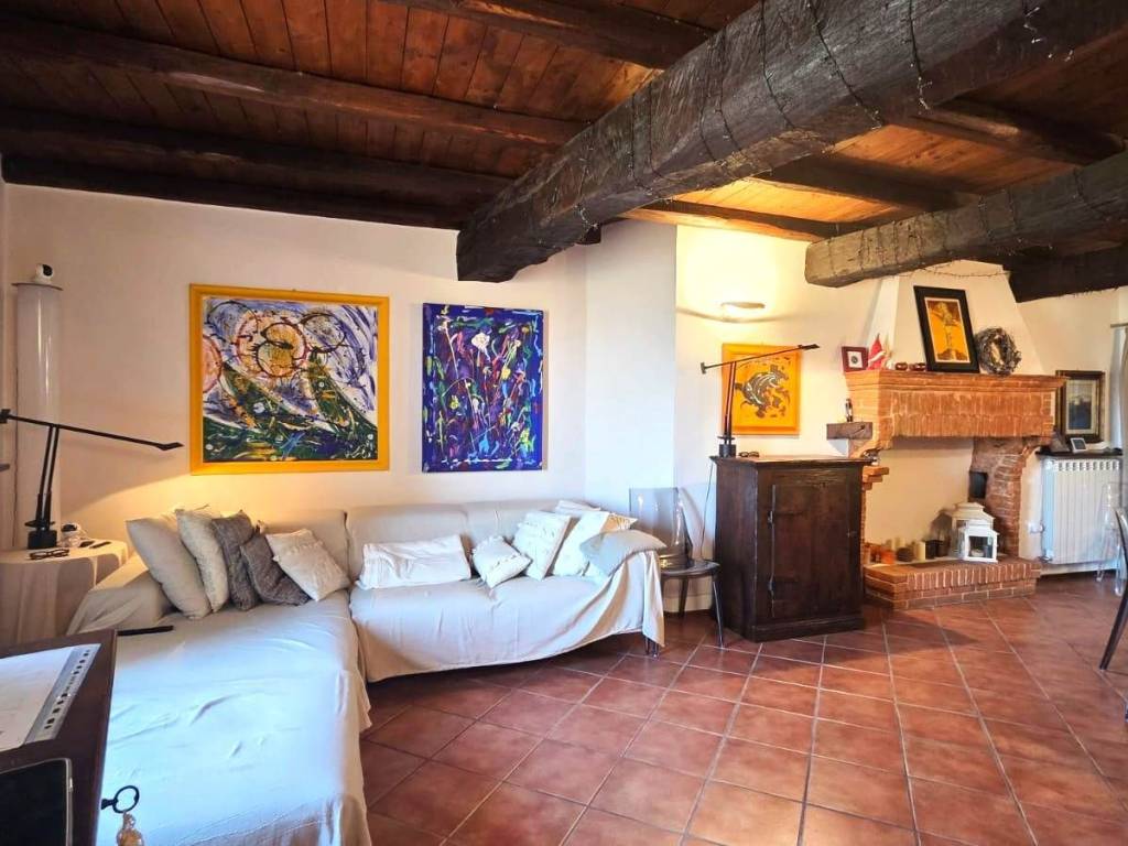 appartamento in vendita a Trevi
