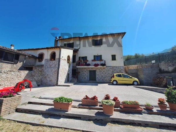 casa indipendente in vendita a Trevi in zona Bovara