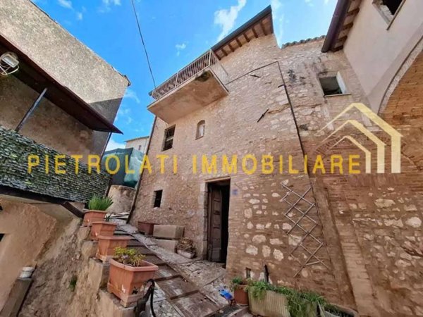 casa semindipendente in vendita a Trevi