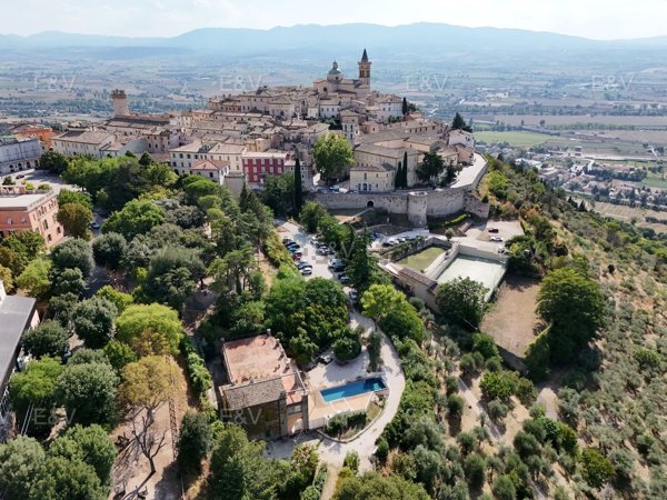 casa indipendente in vendita a Trevi