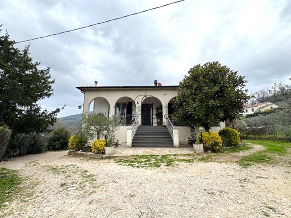 casa indipendente in vendita a Trevi in zona Santa Maria in Valle