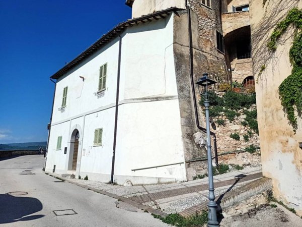 casa indipendente in vendita a Trevi