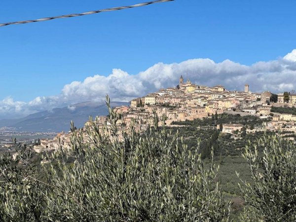 casa indipendente in vendita a Trevi in zona Bovara