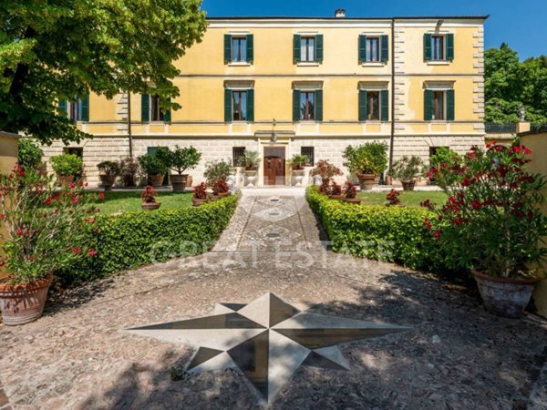 casa indipendente in vendita a Trevi