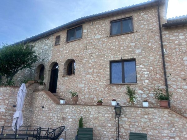 casa indipendente in vendita a Trevi
