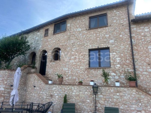 casa indipendente in vendita a Trevi