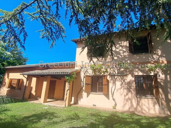 casa indipendente in vendita a Trevi in zona Bovara