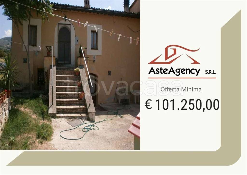 negozio in vendita a Trevi in zona Santa Maria in Valle