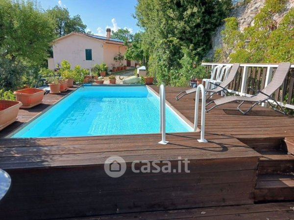 casa indipendente in vendita a Trevi