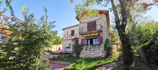 casa indipendente in vendita a Trevi in zona Coste