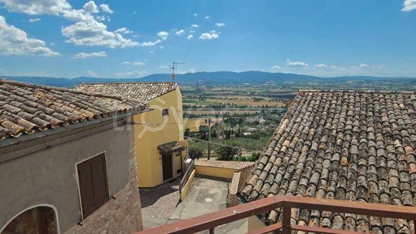 casa indipendente in vendita a Trevi in zona Bovara