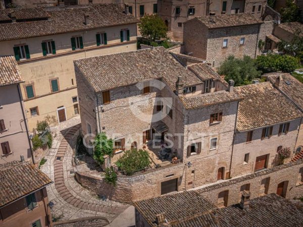 appartamento in vendita a Trevi in zona Parrano