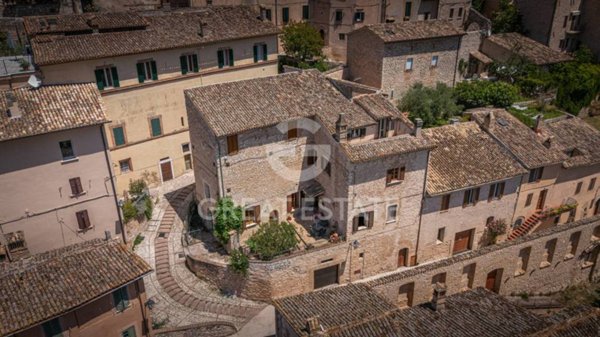 appartamento in vendita a Trevi in zona Parrano