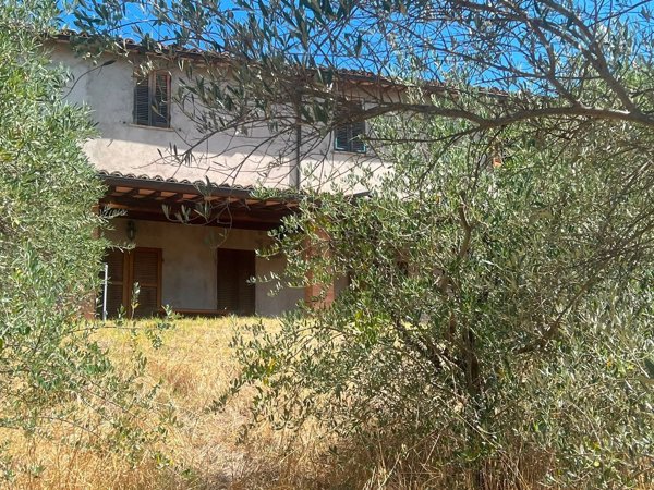 casa indipendente in vendita a Trevi
