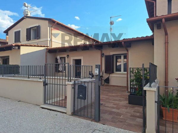casa indipendente in vendita a Trevi in zona Santa Maria in Valle