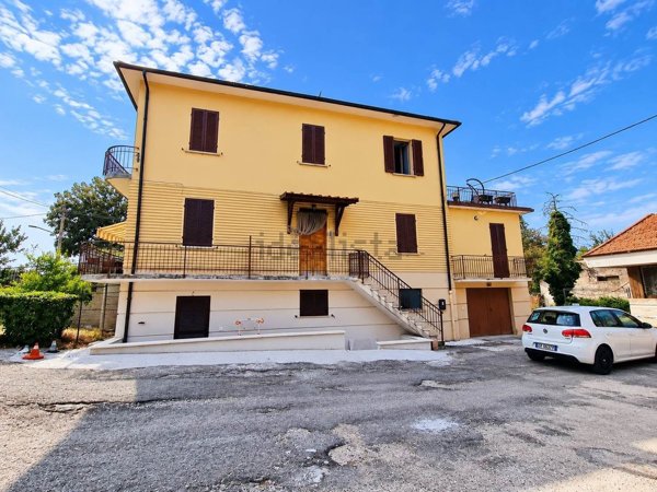 appartamento in vendita a Trevi in zona Parrano