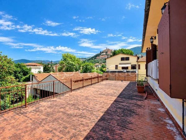 appartamento in vendita a Trevi in zona Parrano