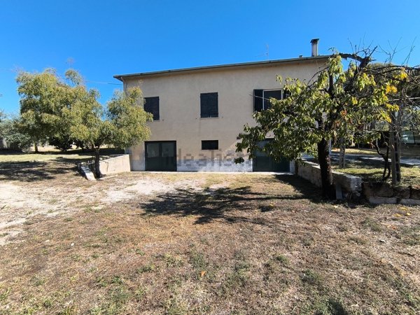 casa indipendente in vendita a Trevi