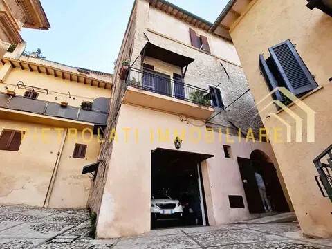 appartamento in vendita a Trevi