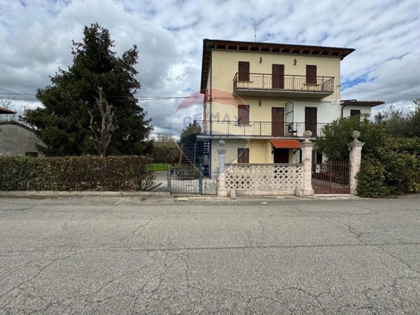 casa indipendente in vendita a Tuoro sul Trasimeno in zona Borghetto